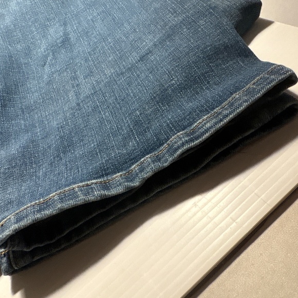 Men’s LUCKY BRAND Denim Blue Jeans size 33 waist 32 Leg, model is 221 Straight. - Picture 2 of 7